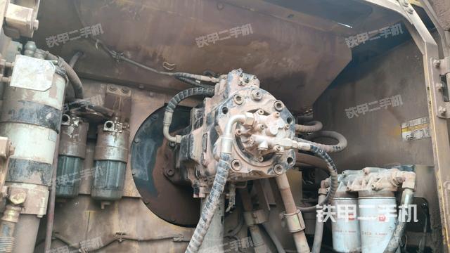 液压泵舱室正面整体(整机外观) 液压泵舱室正面整体(整机外观)