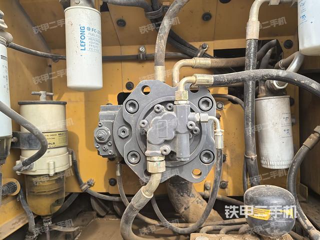 液壓泵艙室正面整體（整機(jī)外觀）