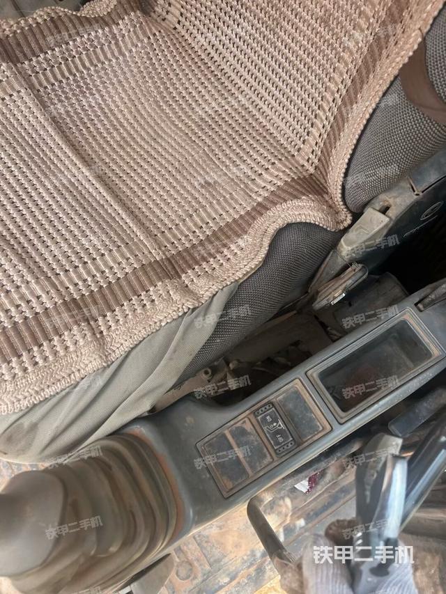 座椅左側(cè)控制臺(tái)/音響/含左手柄（駕駛室部分）