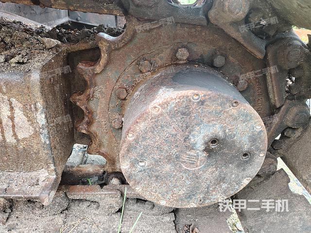 回轉(zhuǎn)馬達和主控閥(整機外觀) 回轉(zhuǎn)馬達和主控閥(整機外觀)