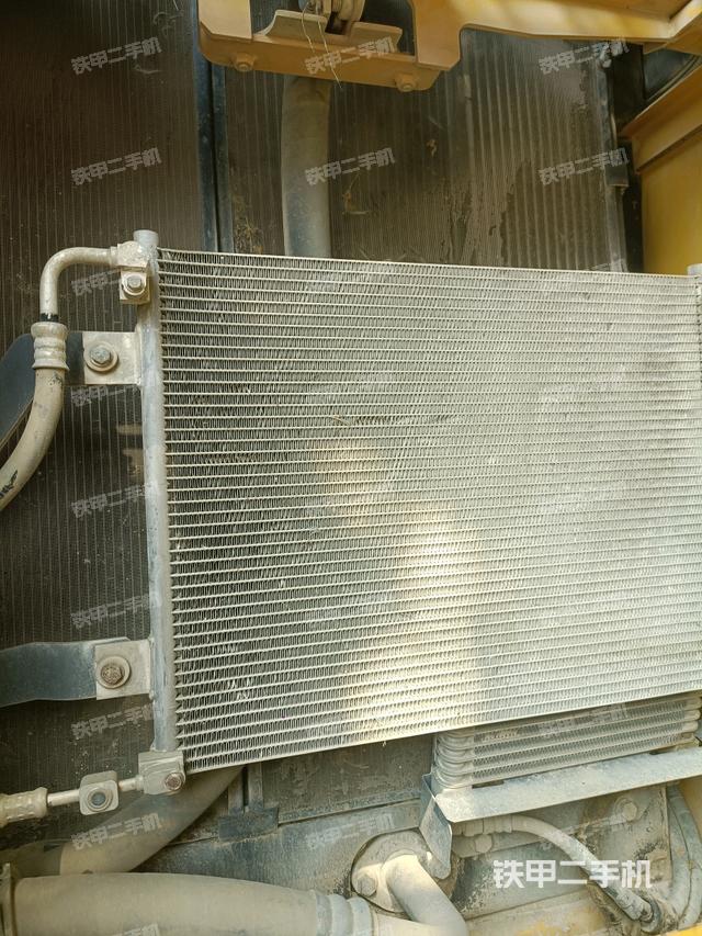 散熱器正面(大件艙室) 散熱器正面(大件艙室)