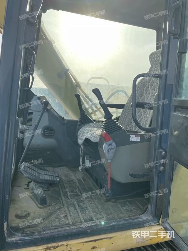 驾驶室整体(整机外观) 驾驶室整体(整机外观)