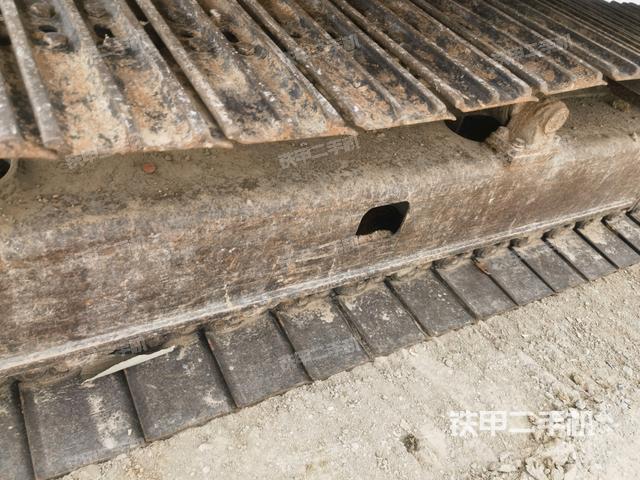 单侧履带整体(整机外观) 单侧履带整体(整机外观)