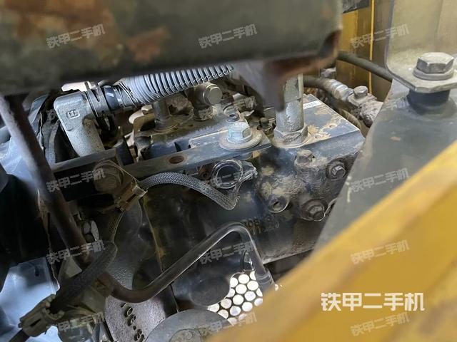 液压泵舱室正面整体(整机外观) 液压泵舱室正面整体(整机外观)