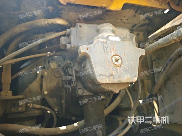 液压泵舱室正面整体(整机外观) 液压泵舱室正面整体(整机外观)
