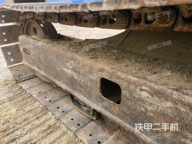 單側(cè)履帶整體(整機外觀) 單側(cè)履帶整體(整機外觀)