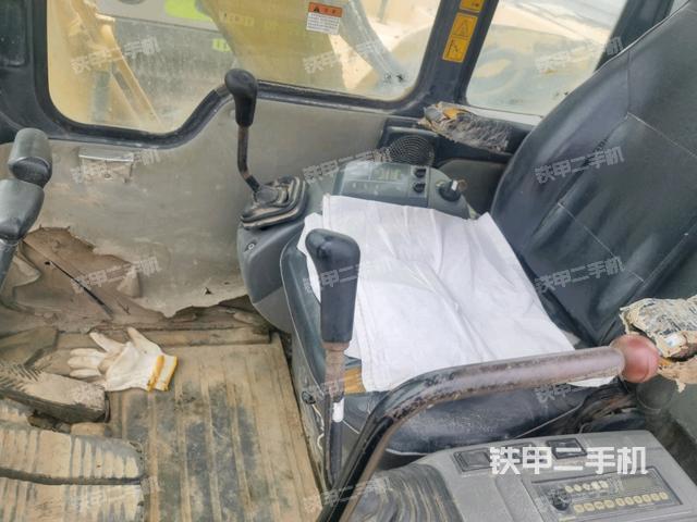 駕駛室整體(整機外觀) 駕駛室整體(整機外觀)