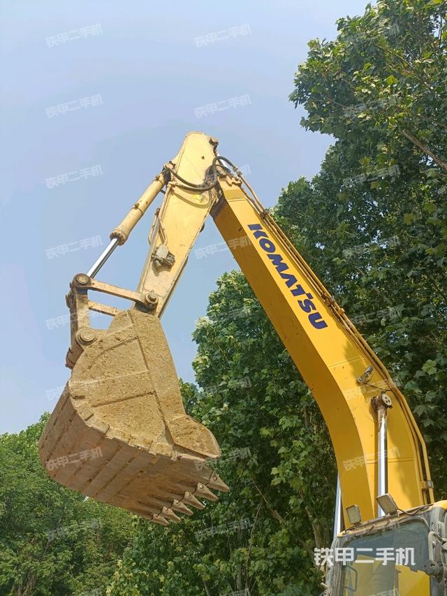 小臂整體左后(工作和回轉(zhuǎn)裝置) 小臂整體左后(工作和回轉(zhuǎn)裝置)