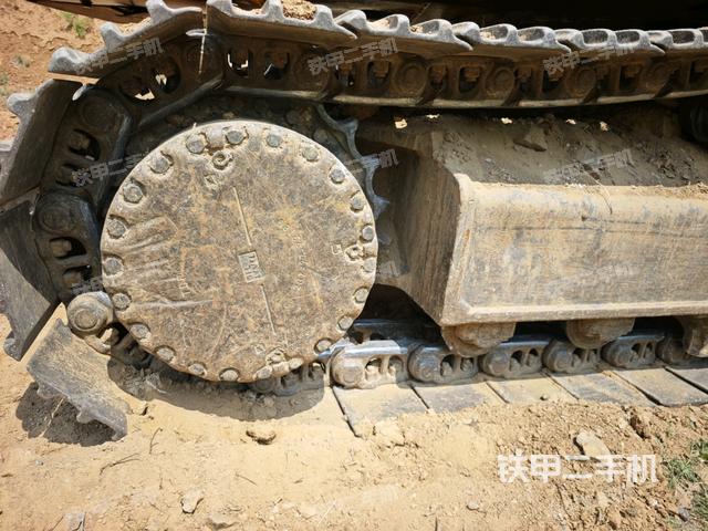 单侧履带整体(整机外观) 单侧履带整体(整机外观)