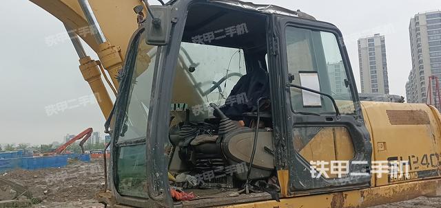 駕駛室整體(整機(jī)外觀) 駕駛室整體(整機(jī)外觀)