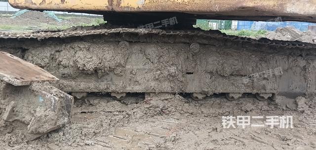 單側(cè)履帶整體(整機(jī)外觀) 單側(cè)履帶整體(整機(jī)外觀)