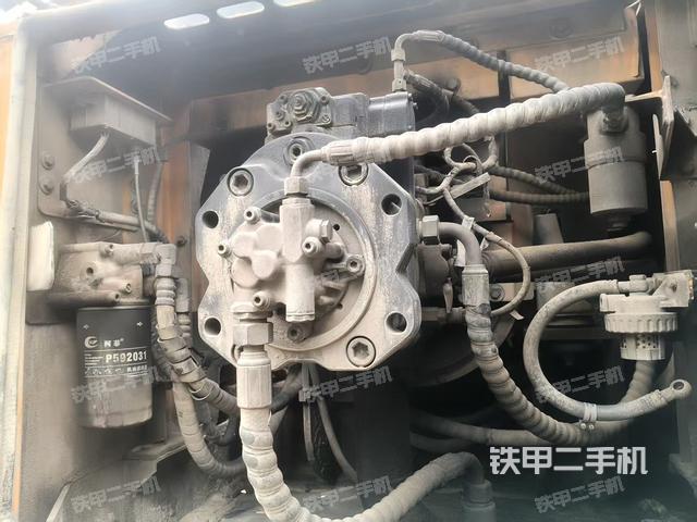 液壓泵艙室正面整體(整機(jī)外觀) 液壓泵艙室正面整體(整機(jī)外觀)