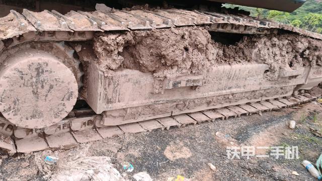 单侧履带整体(整机外观) 单侧履带整体(整机外观)