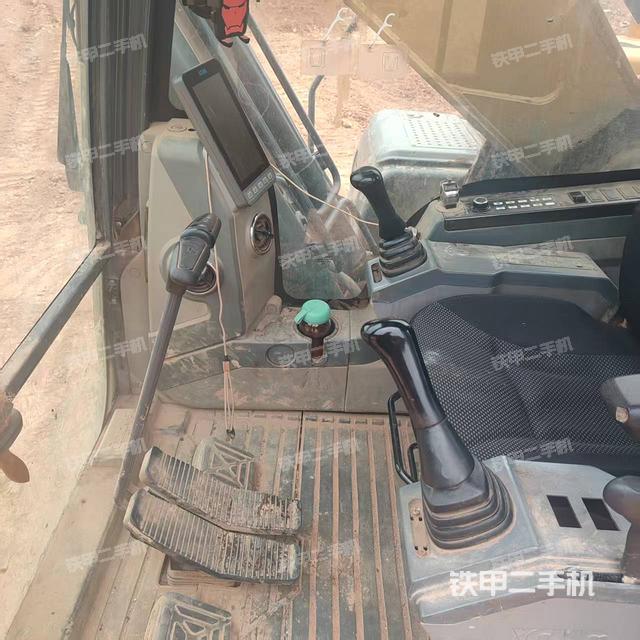 驾驶室整体（整机外观）