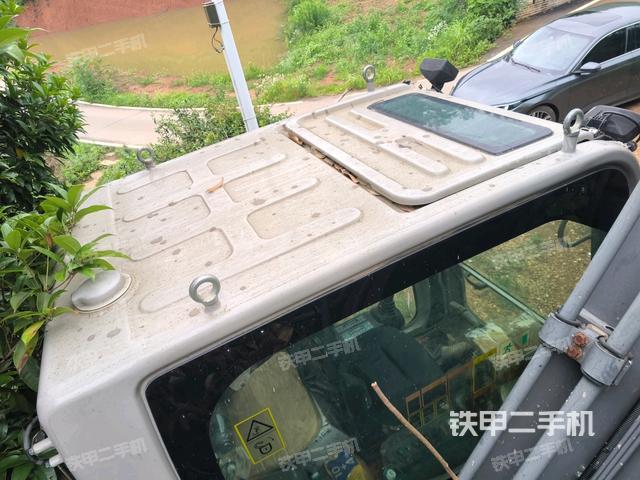 駕駛室頂部(整機外觀) 駕駛室頂部(整機外觀)