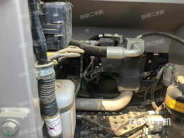 液压泵舱室正面整体(整机外观) 液压泵舱室正面整体(整机外观)