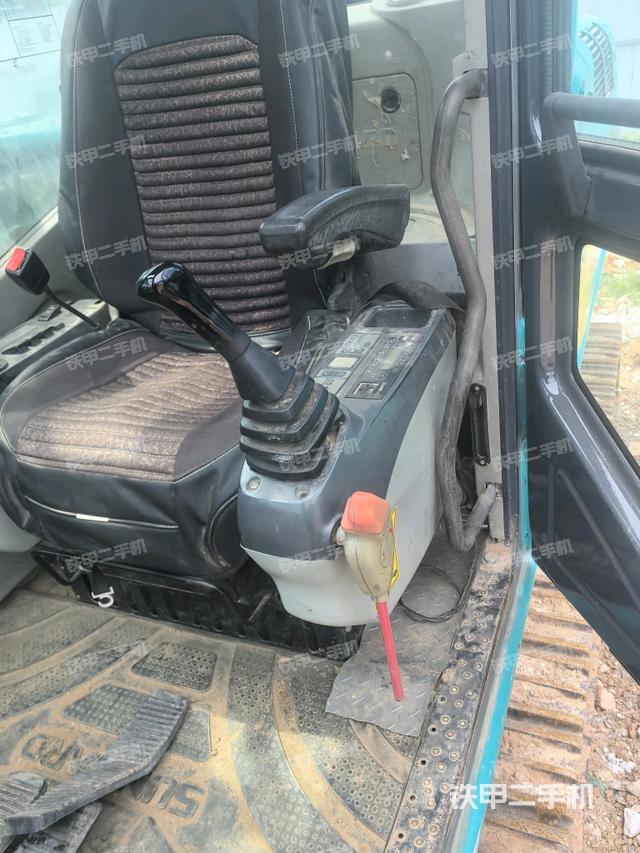 座椅右侧控制台/钥匙门/油门/含右手柄（驾驶室部分）