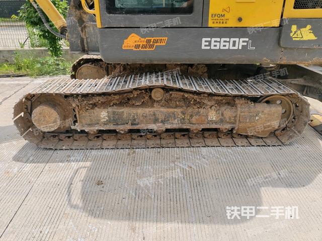 右側(cè)履帶整體?(行走機(jī)構(gòu)) 右側(cè)履帶整體?(行走機(jī)構(gòu))