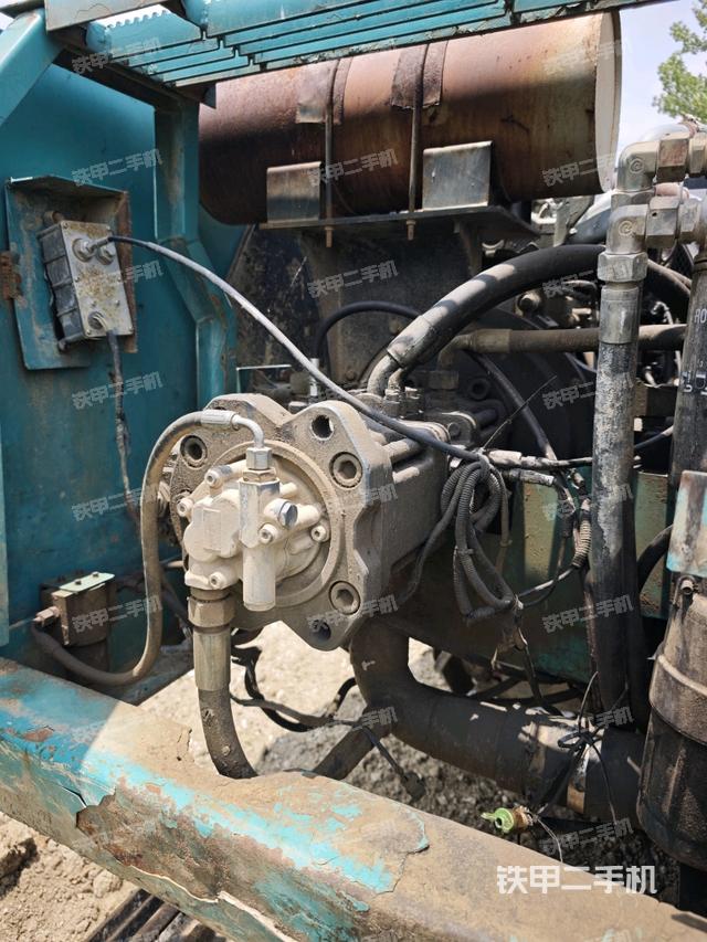 液壓泵艙室正面整體（整機外觀）