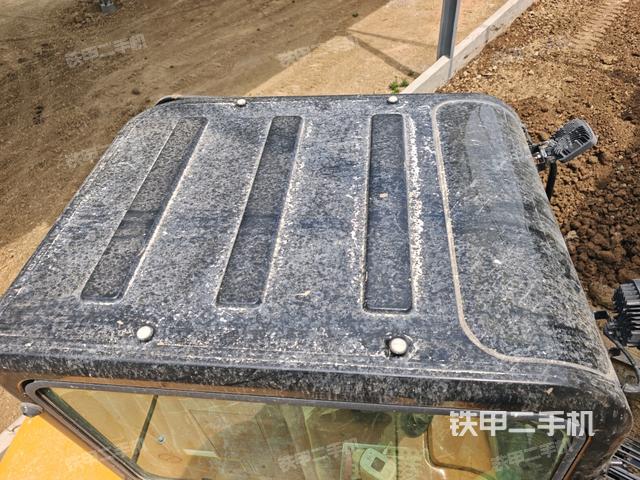 駕駛室頂部（整機外觀）