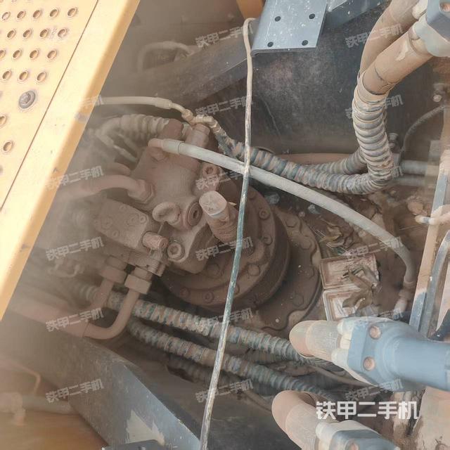 回转马达和主控阀（整机外观）