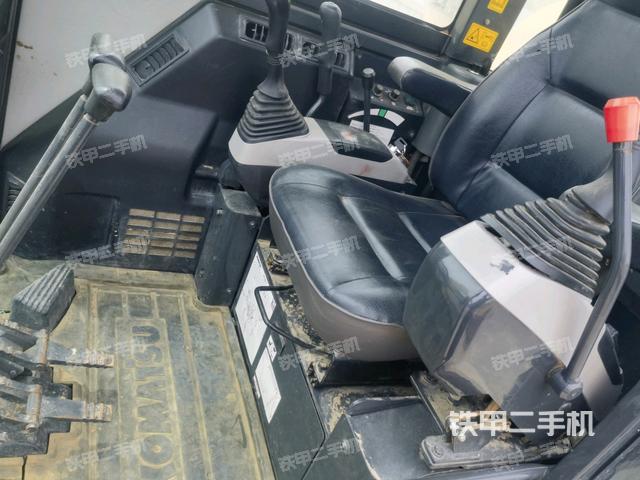 驾驶室整体(整机外观) 驾驶室整体(整机外观)