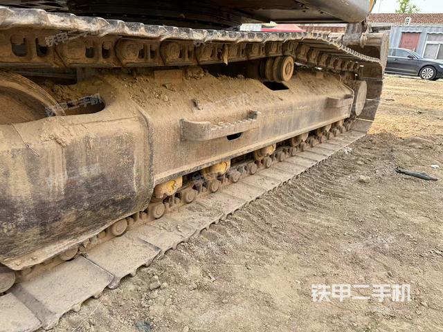单侧履带整体(整机外观) 单侧履带整体(整机外观)