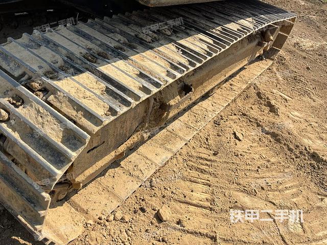 单侧履带整体(整机外观) 单侧履带整体(整机外观)