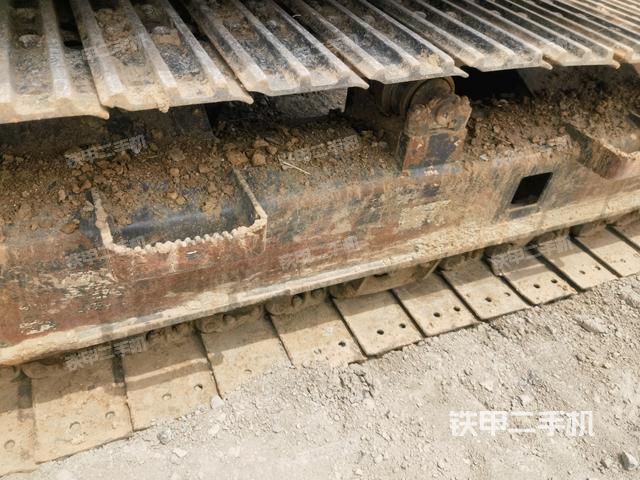 单侧履带整体(整机外观) 单侧履带整体(整机外观)