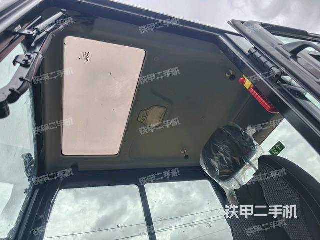 顶棚整体(驾驶室部分) 顶棚整体(驾驶室部分)