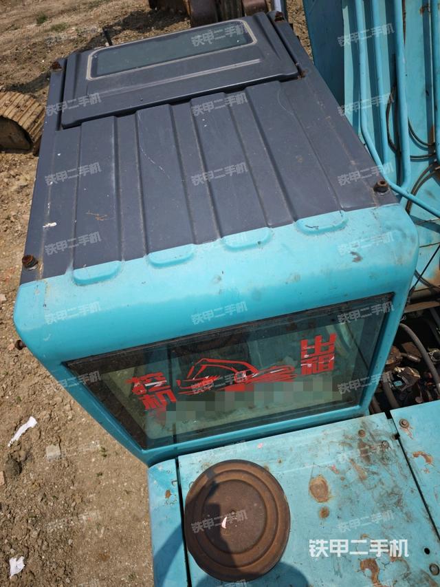 駕駛室頂部（整機外觀）