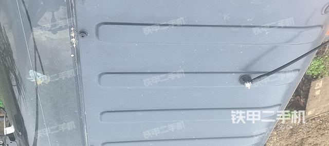 驾驶室顶部(整机外观) 驾驶室顶部(整机外观)