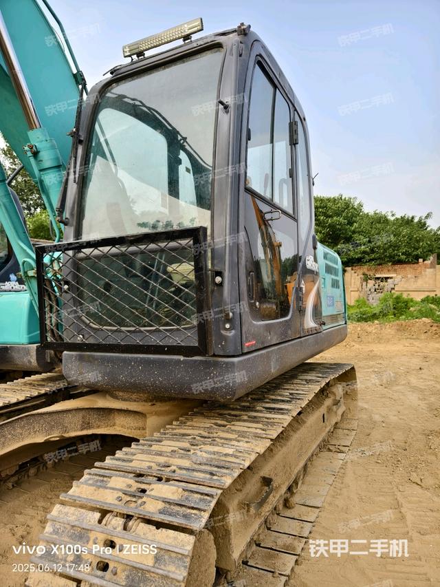 驾驶室整体(整机外观) 驾驶室整体(整机外观)