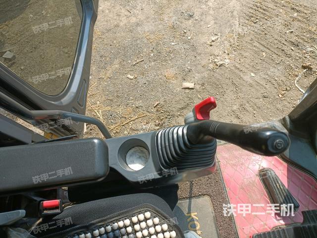 座椅左側(cè)控制臺(tái)/音響/含左手柄(駕駛室部分) 座椅左側(cè)控制臺(tái)/音響/含左手柄(駕駛室部分)