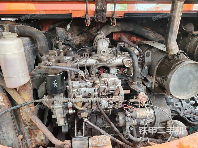 液壓泵艙室正面整體(整機外觀) 液壓泵艙室正面整體(整機外觀)