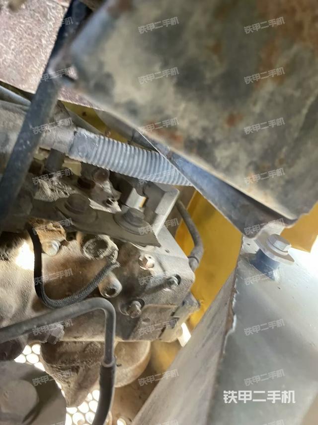 液压泵舱室正面整体(整机外观) 液压泵舱室正面整体(整机外观)