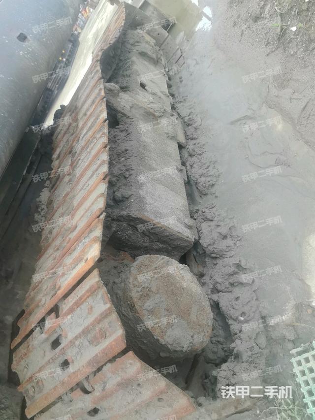 右側(cè)履帶整體?(行走機構(gòu)) 右側(cè)履帶整體?(行走機構(gòu))