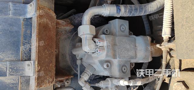 回转马达和主控阀（整机外观）