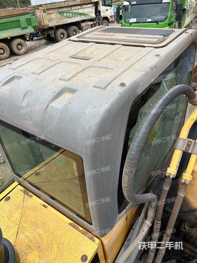 驾驶室顶部（整机外观）