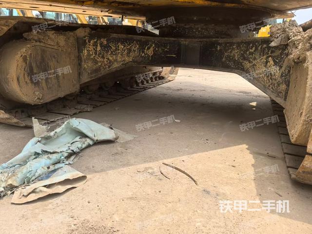 驾驶室顶部(整机外观) 驾驶室顶部(整机外观)