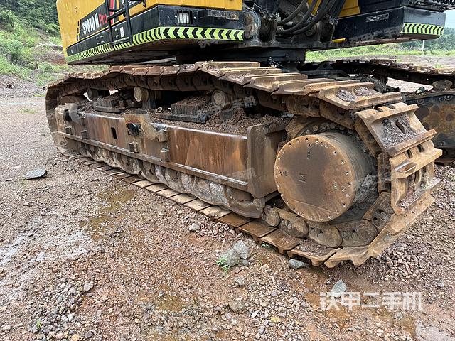 单侧履带整体(整机外观) 单侧履带整体(整机外观)