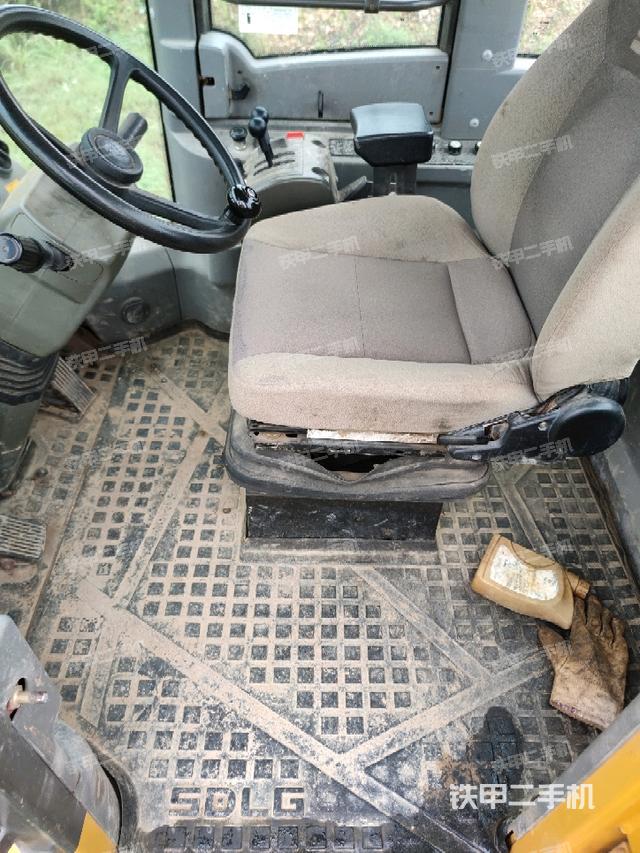 操作桿  檔位(駕駛室部分) 操作桿  檔位(駕駛室部分)