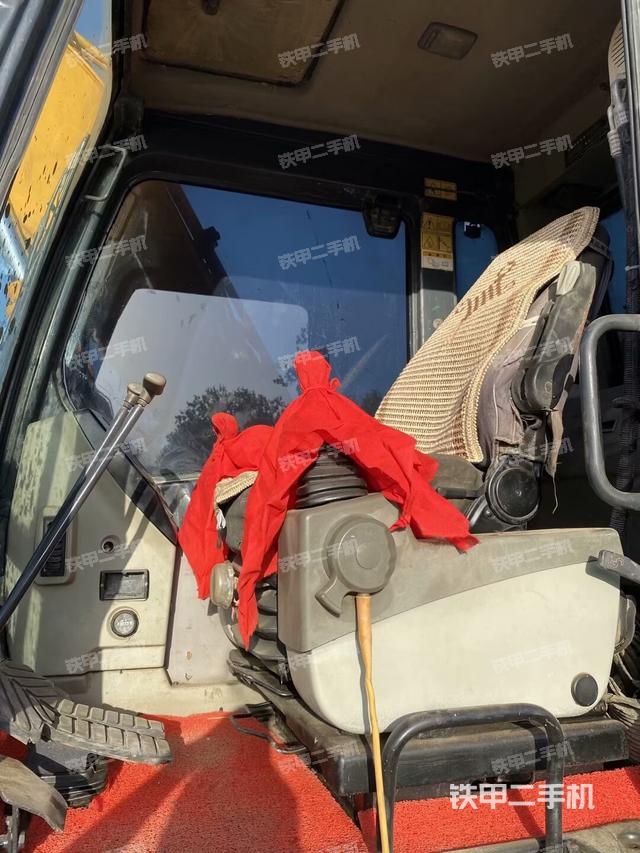 驾驶室整体(整机外观) 驾驶室整体(整机外观)