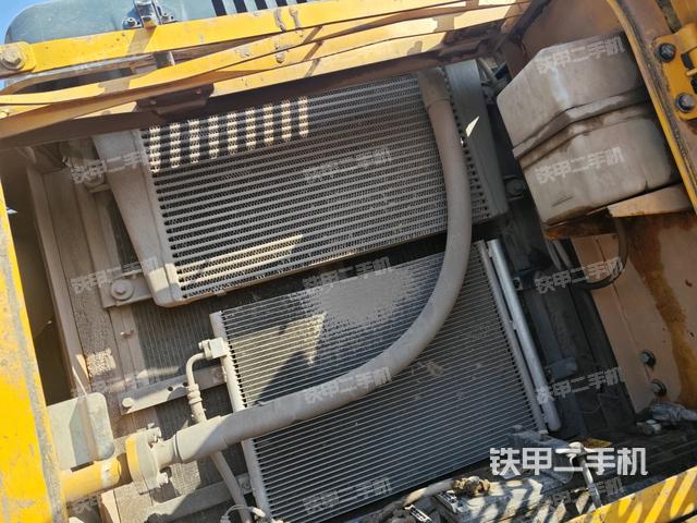 散熱器正面(大件艙室) 散熱器正面(大件艙室)