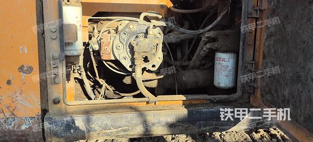 液压泵舱室正面整体（整机外观）