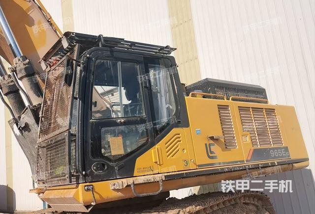 駕駛室整體(整機外觀) 駕駛室整體(整機外觀)