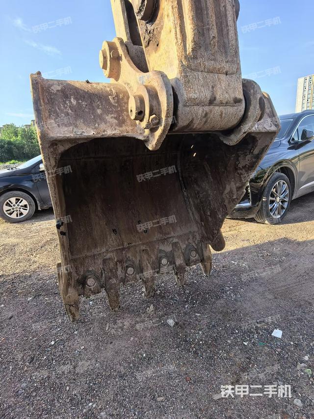 鏟斗右后整體(工作和回轉(zhuǎn)裝置) 鏟斗右后整體(工作和回轉(zhuǎn)裝置)