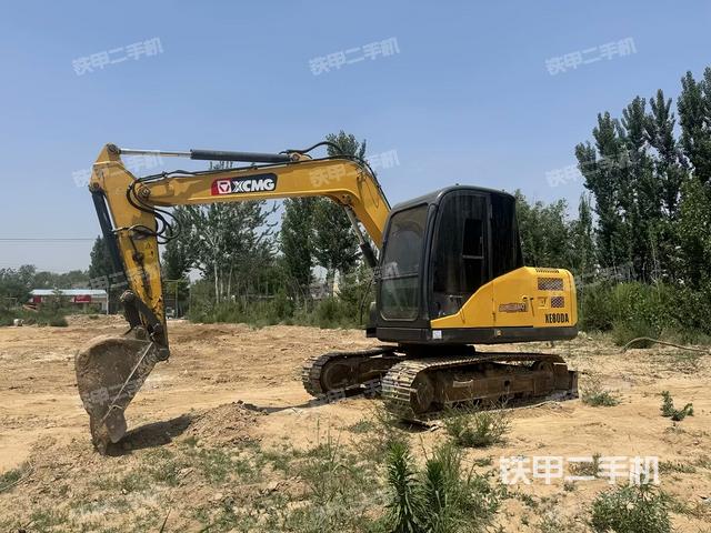 駕駛室整體(整機(jī)外觀) 駕駛室整體(整機(jī)外觀)