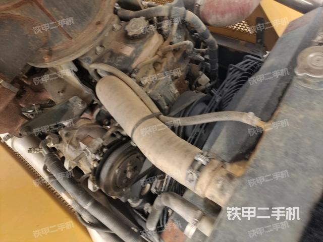 发动机舱全景(压路机发动机舱) 发动机舱全景(压路机发动机舱)