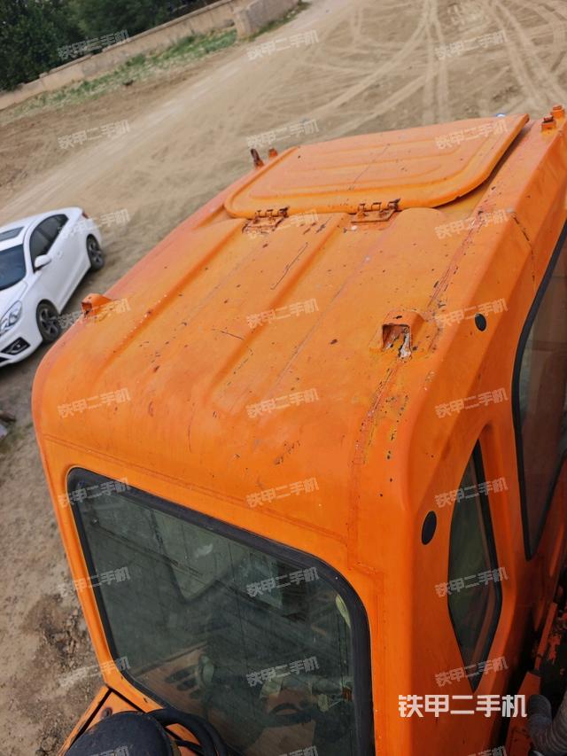 駕駛室頂部(整機外觀) 駕駛室頂部(整機外觀)